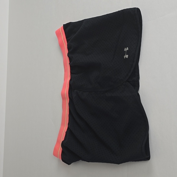Women's  Under Armour  Shorts - Picture 3 of 6